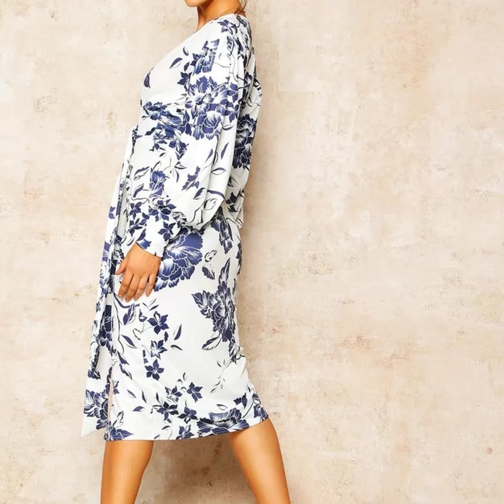 FLORAL PRINT PLUNGE TIE WAIST MIDI DRESS.  Size 6